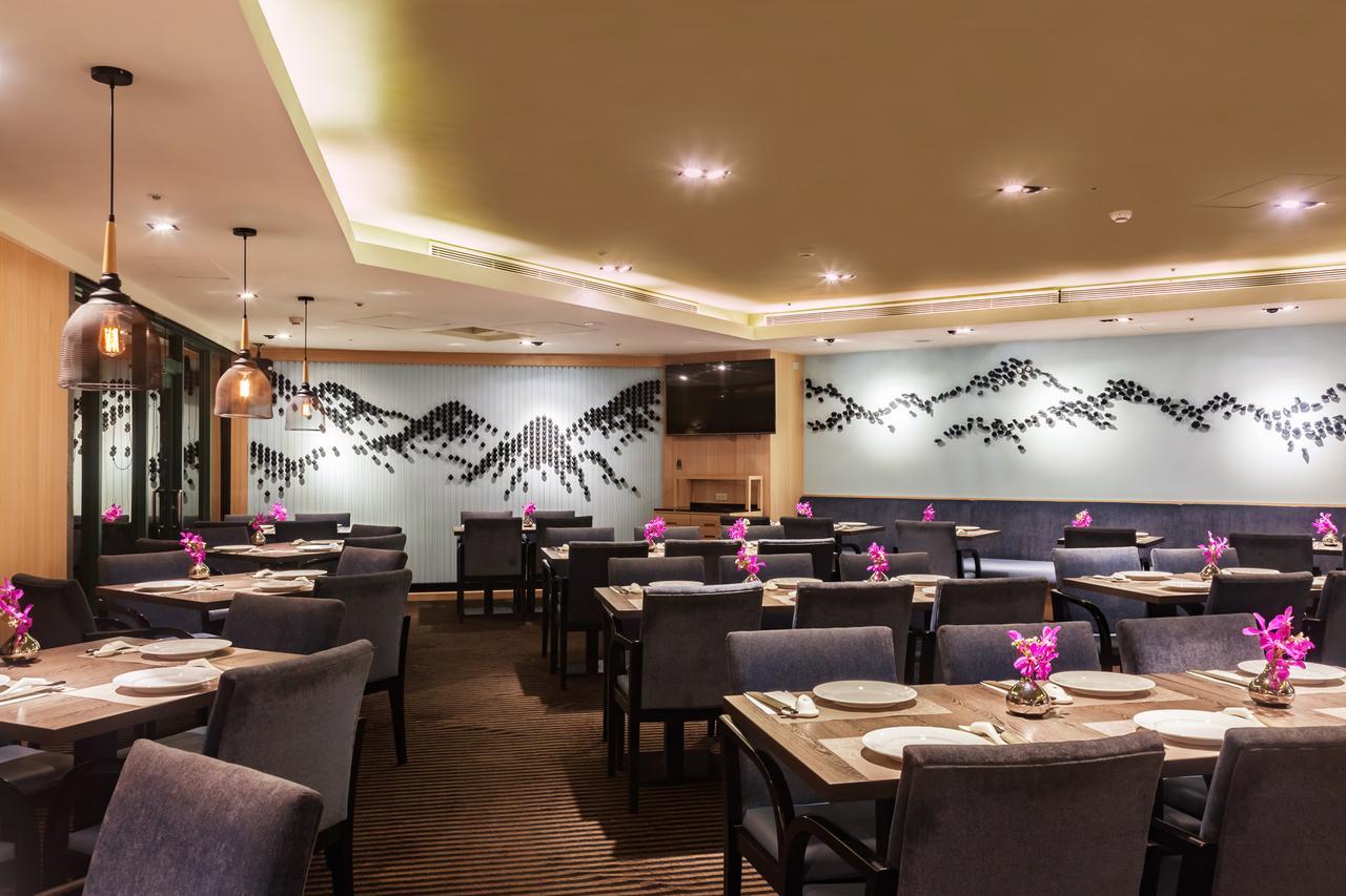 Pacific Business 4*